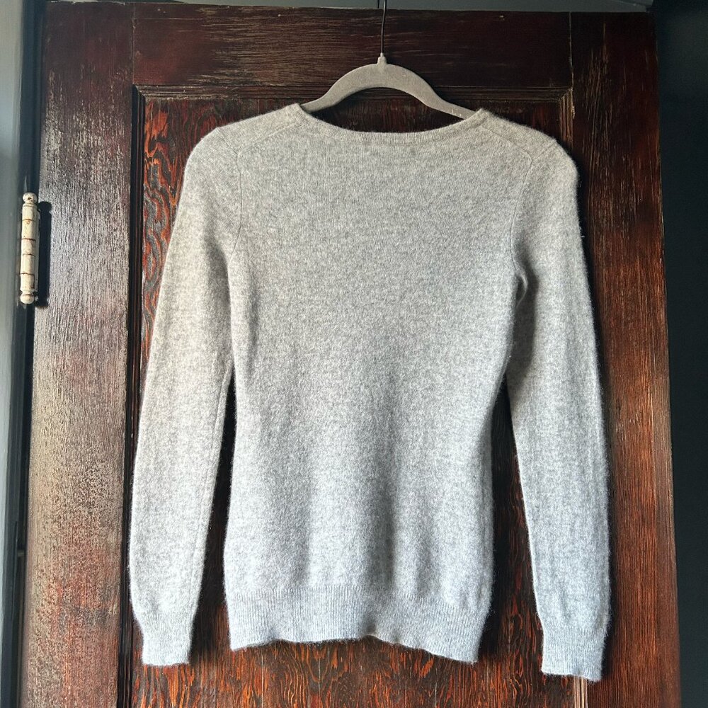 Charter Club Luxury 100% Cashmere Light Grey Marled Long Sleeve Top Size PS - Picture 5 of 5